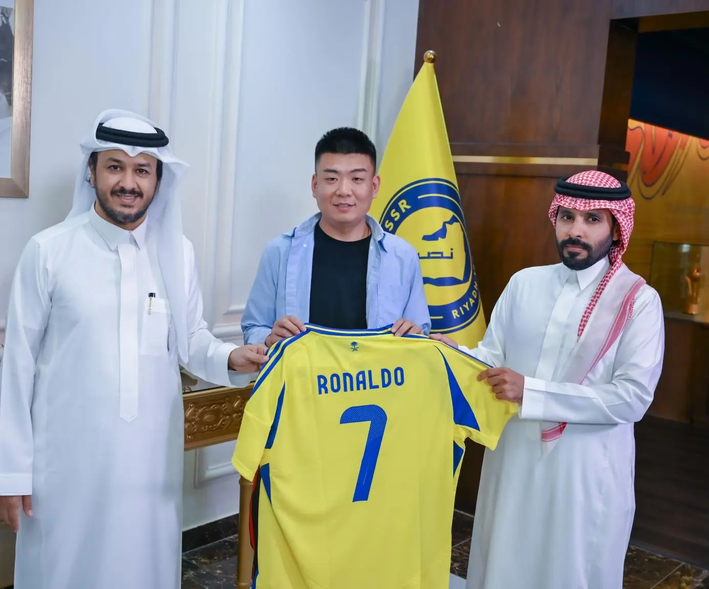 腾讯电竞旗, 并看好